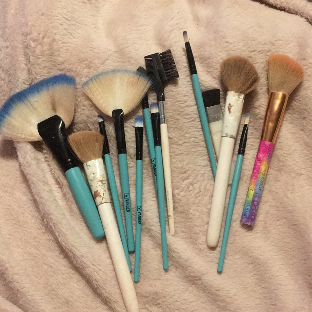 Makeup brushes